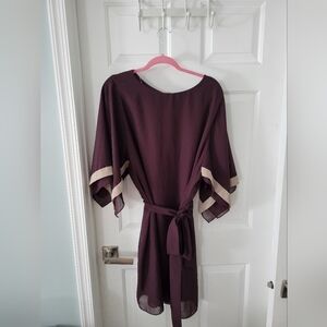 Danny & Nicole size 20w burgundy short dress with batwing sleeves and tan stripe